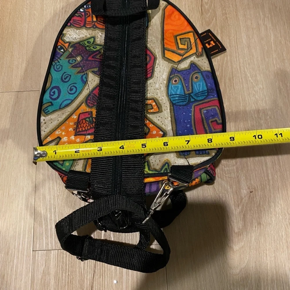 NWT Findings Abstract Cat Printed Artist Sling to Backpack - Picture 6 of 6